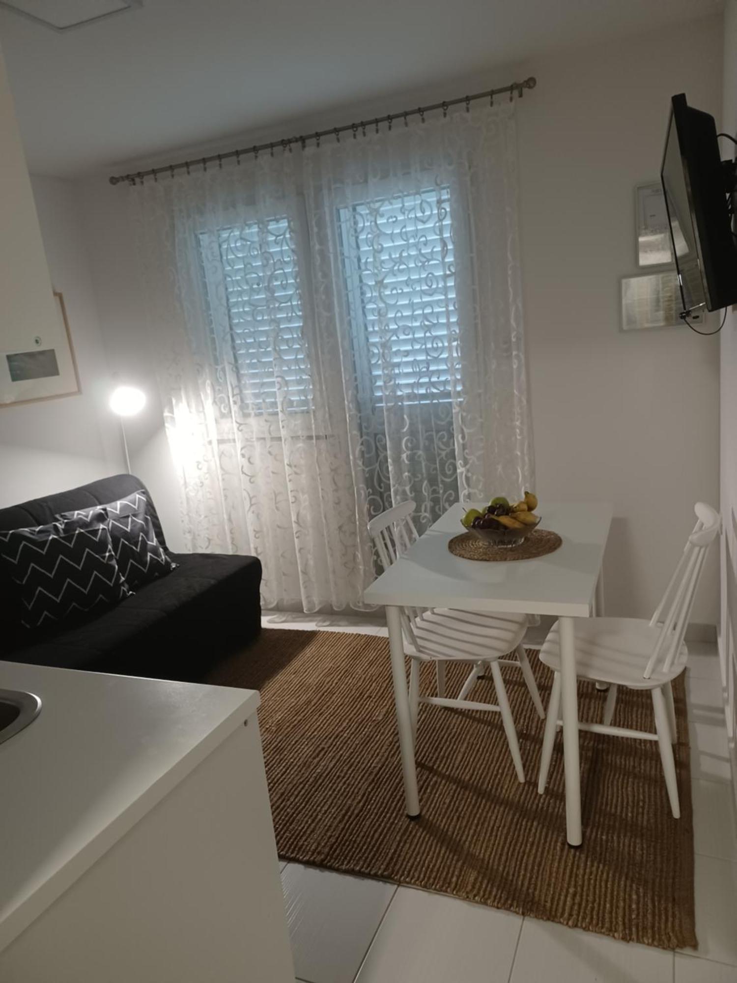 Apartmani Ana - Meka Draga Obrovac Exterior foto